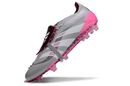 Chuteira Adidas Predator Elite FG Tongue Rosa Ed. "Bellingham" com design exclusivo e cores vibrantes.