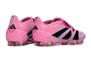 Chuteira Adidas Predator Elite FG Tongue Rosa com design moderno e vibrante, ideal para desempenho em campo.
