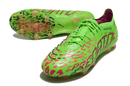 Chuteira Adidas Predator Elite FG - Verde em destaque, ideal para controle e precisão no campo.