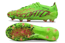 Chuteira Adidas Predator Elite FG - Verde com design moderno e sola FG para aderência em campos naturais.