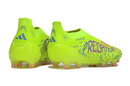 Chuteira Adidas Predator Elite FG - Verde com design vibrante e tecnologia para desempenho em campo.