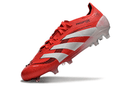 Chuteira Adidas Predator Elite FG - Vermelha e Branca em ângulo, destacando seu design arrojado e tecnologia avançada.