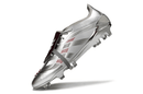 Chuteira Adidas Predator Elite Fold-Over Tongue FG - Prata em cor prata, ideal para desempenho em campo e otimização de SEO.