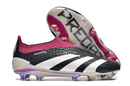 Chuteira Adidas Predator Elite Laceless FG - Preta e Branca, design moderno e elegante para desempenho em campo.