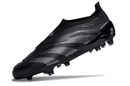 Chuteira Adidas Predator Elite Laceless FG - Preta com design inovador e tecnologia avançada para desempenho em campo.