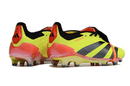 Chuteira Adidas Predator Elite Tongue FG - Amarela e Preta com tecnologia avançada e design vibrante.