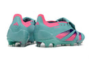 Chuteira Adidas Predator Elite Tongue FG - Azul e Rosa com design vibrante para desempenho em campo.