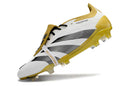 Chuteira Adidas Predator Elite Tongue FG - Branca, Dourada e Preta em destaque, mostrando design elegante e desempenho.