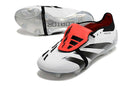 Chuteira Adidas Predator Elite Tongue FG - Branca e Preta com design clássico e tecnologia avançada para desempenho em campo.
