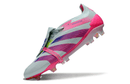 Chuteira Adidas Predator Elite Tongue FG - Branca e Rosa com design moderno e tecnologia avançada para desempenho em campo.