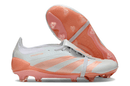 Chuteira Adidas Predator Elite Tongue FG - Branca e Salmão com design sofisticado e moderno.