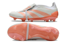 Chuteira Adidas Predator Elite Tongue FG - Branca e Salmão vista lateral e inferior.