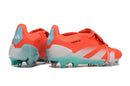 Chuteira Adidas Predator Elite Tongue FG - Laranja e Ciano vista traseira destacando design vibrante e moderno.