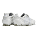Chuteira Adidas Predator Mania Elite FG Branca - Campo, vista traseira, detalhes em branco e estilo icônico.