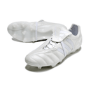 Chuteira Adidas Predator Mania Elite FG Branca - Campo, modelo branco com design icônico e tecnologia avançada.