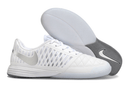 Chuteira Futsal Nike Lunar Gato IC - Branca e Prata com tecnologia Lunarlon e design elegante.