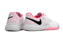 Chuteira Futsal Nike Lunar Gato IC - Branco e Rosa com design moderno e tecnológico para pisos de futsal.