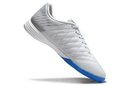 Chuteira Futsal Nike Lunar Gato IC - Cinza e Azul vista lateral com design elegante e tecnologia avançada.