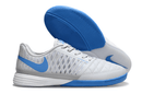 Chuteira Futsal Nike Lunar Gato IC - Cinza e Azul com design moderno e sola inovadora.