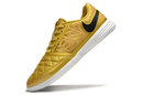 Chuteira Futsal Nike Lunar Gato IC - Dourada com design sofisticado e tecnologia Lunarlon para desempenho em quadras indoor.