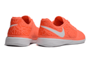 Chuteira Futsal Nike Lunar Gato IC - Laranja e Branca em destaque, mostrando sua cor vibrante e design inovador.