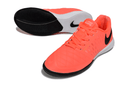 Chuteira Futsal Nike Lunar Gato IC - Rosa e Preta com design vibrante e tecnologia Lunarlon para desempenho em quadras