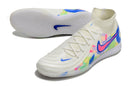 Chuteira Futsal Nike Phantom Luna IC - Branca, Azul e Rosa "Socal Pack" com sola IC e design colorido.