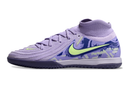 Chuteira Futsal Nike Phantom Luna IC Roxa e Verde - United Pack em detalhe lateral.
