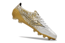 Chuteira Mizuno Alpha II FG Special Edition Golden com design luxuoso e tecnologia de alta performance.