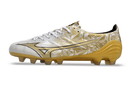 Chuteira Mizuno Alpha II FG Special Edition Golden com design luxuoso e detalhes dourados.