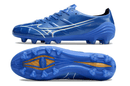 Chuteira Mizuno Alpha II FG Azul em design vibrante, ideal para performance em campo com tração superior.