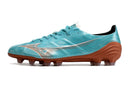 Chuteira Mizuno Alpha II FG Azul com design aerodinâmico e tração superior para desempenho em campo.