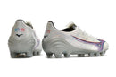 Chuteira Mizuno Alpha II FG Branca e Azul com design sofisticado e tecnologia avançada