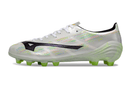 Chuteira Mizuno Alpha II FG Branca e Verde, design moderno e tecnologia avançada para desempenho em campo.