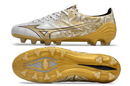 Chuteira Mizuno Alpha II FG Special Edition Golden com design elegante em dourado e tecnologia avançada.