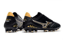 Chuteira Mizuno Morelia Neo 3 FG Preta e Amarela com detalhes em ouro e preto.