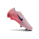 Chuteira Nike Air Zoom Mercurial FG Vapor 16 Rosa em rosa vibrante com detalhes em azul.