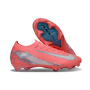 Chuteira Nike Air Zoom Mercurial FG Vapor 16 Vermelha lado e sola, design aerodinâmico e leve.