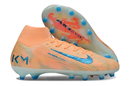 Chuteira Nike Air Zoom Mercurial Superfly branca Edição "Mbappé" com design moderno e tecnologia avançada.