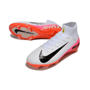 Chuteira Nike Air Zoom Mercurial Superfly 10 Elite FG Branca e Laranja em ângulo mostrando detalhes do design.