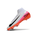 Chuteira Nike Air Zoom Mercurial Superfly 10 Elite FG Branca e Laranja em ângulo mostrando o design moderno.