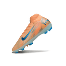Chuteira Nike Air Zoom Mercurial Superfly 10 Elite FG Ed. Mbappé em cor laranja com detalhes azuis.