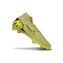 Chuteira Nike Air Zoom Mercurial Superfly 10 Elite FG "Mad Voltage" em amarelo e preto, destacando-se no campo.