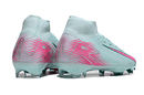 Chuteira Nike Air Zoom Mercurial Superfly 10 Elite FG- Pack Prism, destacando o design em azul e rosa.