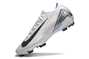 Chuteira Nike Air Zoom Mercurial Vapor 16 Edição Especial Elite FG -Branco e Preto em destaque, com design moderno e tecnologia avançada.