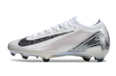 Chuteira Nike Air Zoom Mercurial Vapor 16 Edição Especial Elite FG -Branco e Preto lateral em fundo branco.