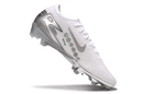 Chuteira Nike Air Zoom Mercurial Vapor 16 Edição Especial Elite FG - Branca e Prata "Vini Jr" em ângulo lateral