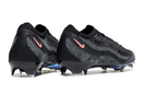 Chuteira Nike AIR Zoom Mercurial Vapor 16 Elite AIR MAX 95 FG - Preta, vista traseira mostrando detalhes em preto e rosa.