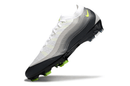 Chuteira Nike AIR Zoom Mercurial Vapor 16 Elite AIR MAX 95 FG - Branca e Preta em ângulo com detalhes em verde