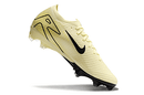 Chuteira Nike Air Zoom Mercurial Vapor 16 Elite FG Bege e Preto em amarelo e preto.